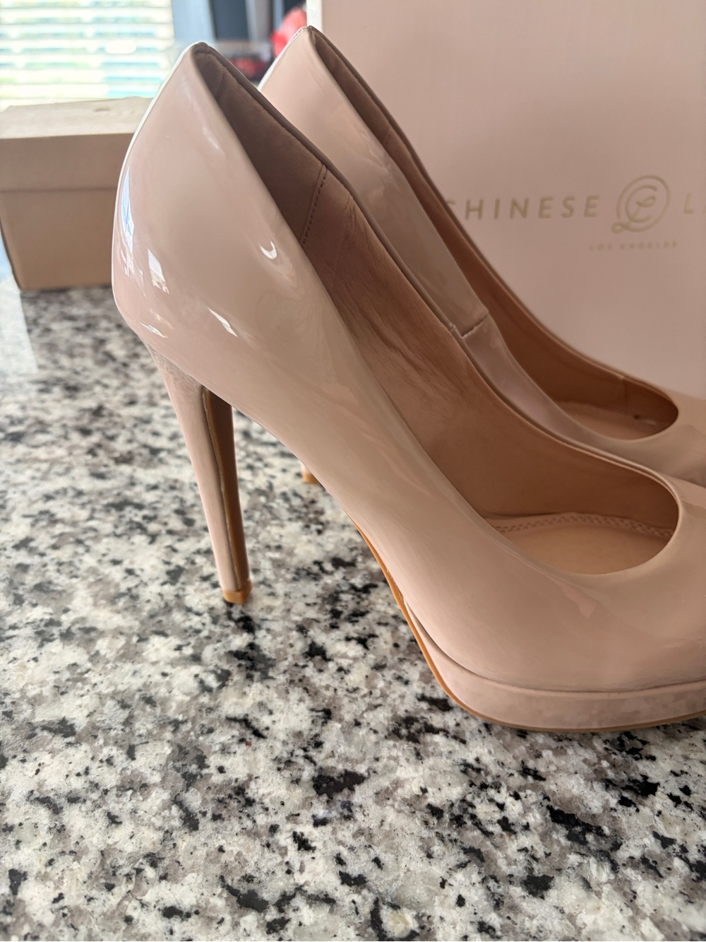 New Women’s 9 Chinese Laundry Nude Patent Platform Pumps - Picture 2 of 9
